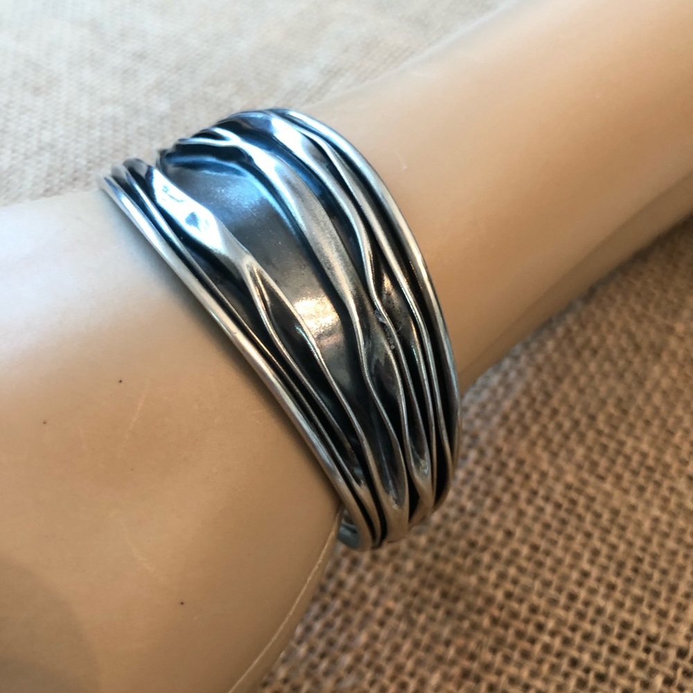 RARE Silpada Sterling Silver .935 Oxidized Artisan Wrinkled Fold Cuff Bracelet - Picture 3 of 7